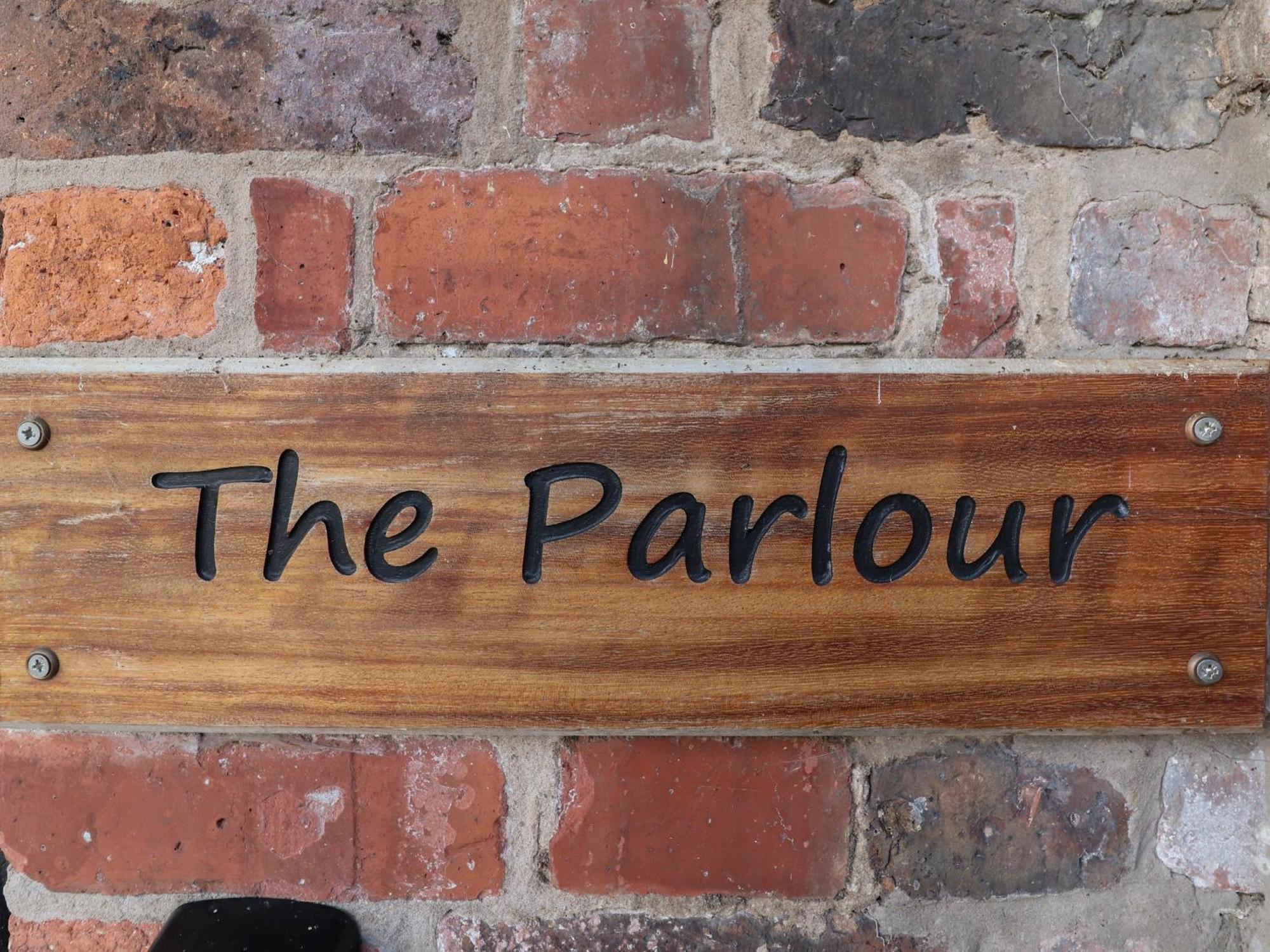 The Parlour Villa Chester Bagian luar foto